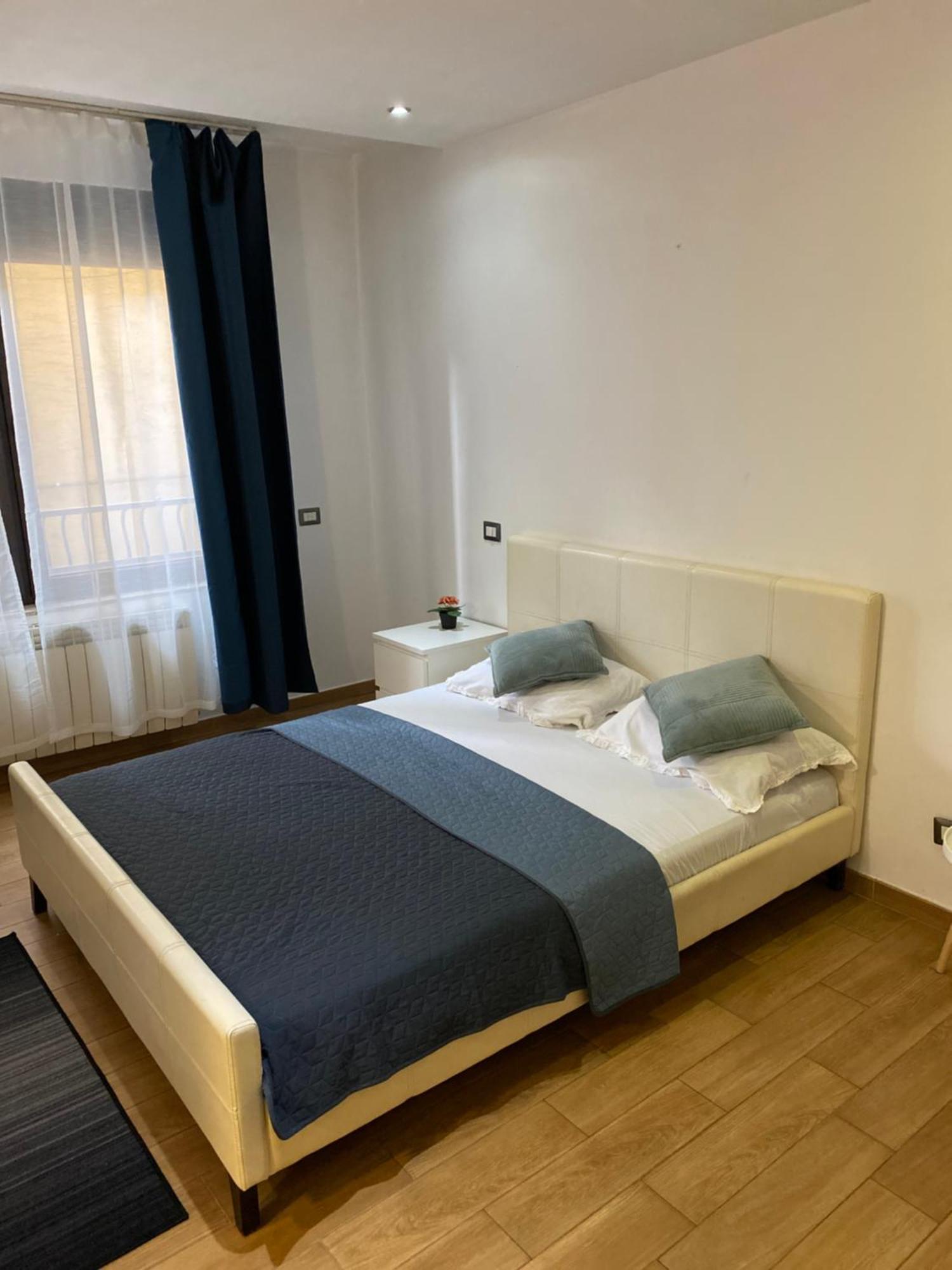 Royal Suite Unirii-2 Bdr Apartment Bukarest Exteriör bild