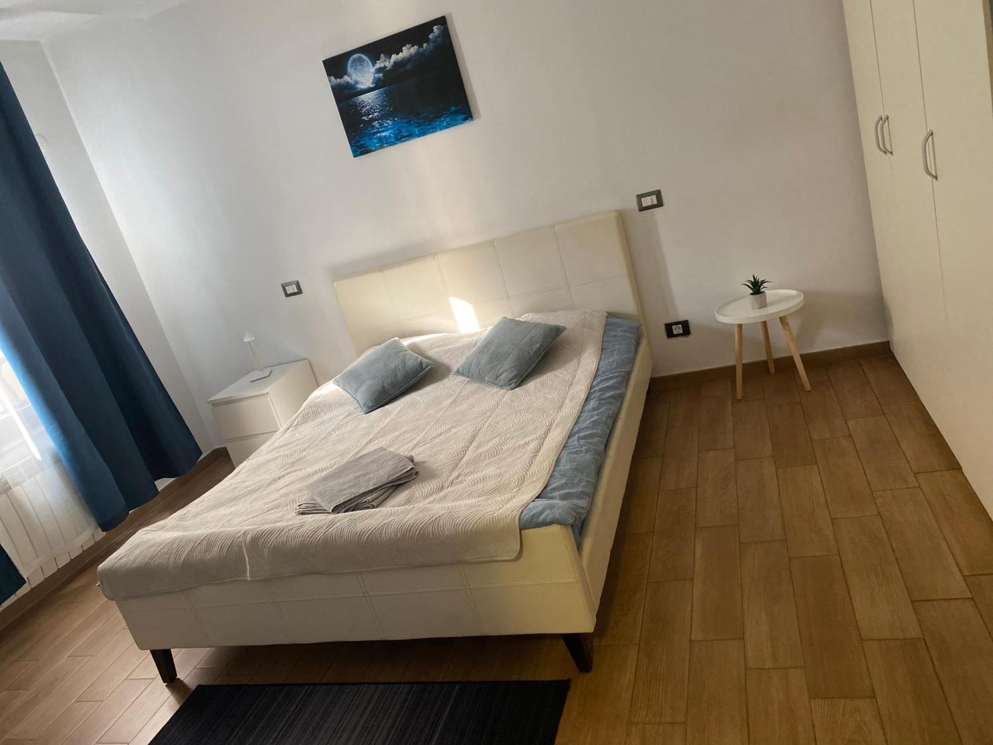 Royal Suite Unirii-2 Bdr Apartment Bukarest Exteriör bild